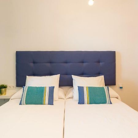 Charming Apartment On The Beach - Pool And Parking مالقة المظهر الخارجي الصورة