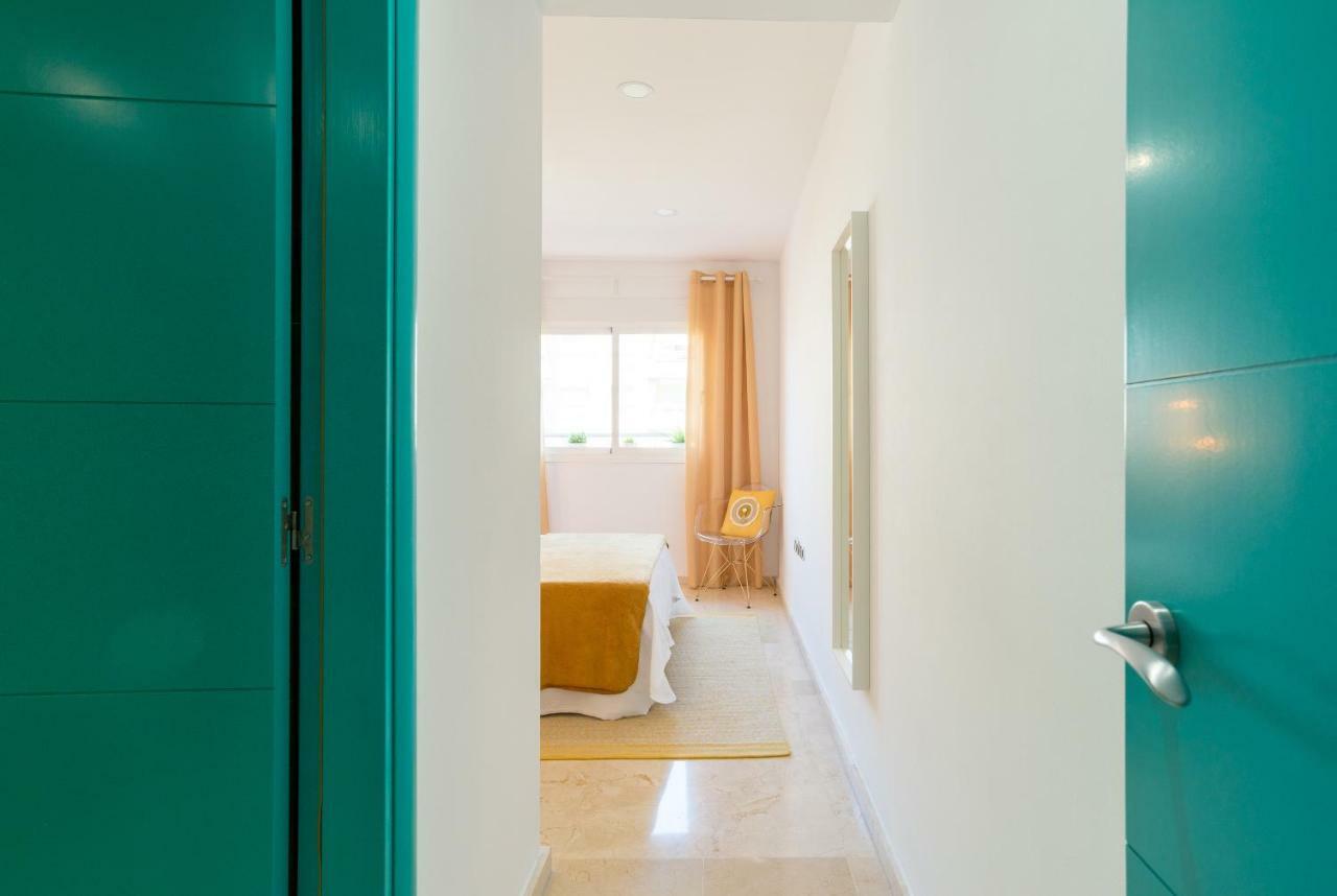 Charming Apartment On The Beach - Pool And Parking مالقة المظهر الخارجي الصورة