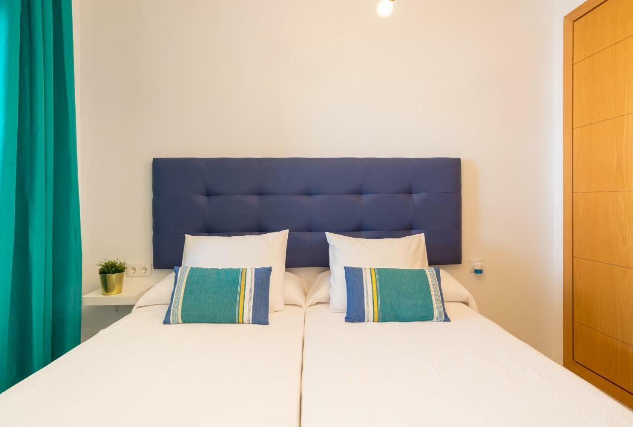 Charming Apartment On The Beach - Pool And Parking مالقة المظهر الخارجي الصورة