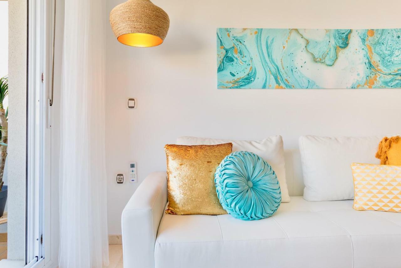 Charming Apartment On The Beach - Pool And Parking مالقة المظهر الخارجي الصورة