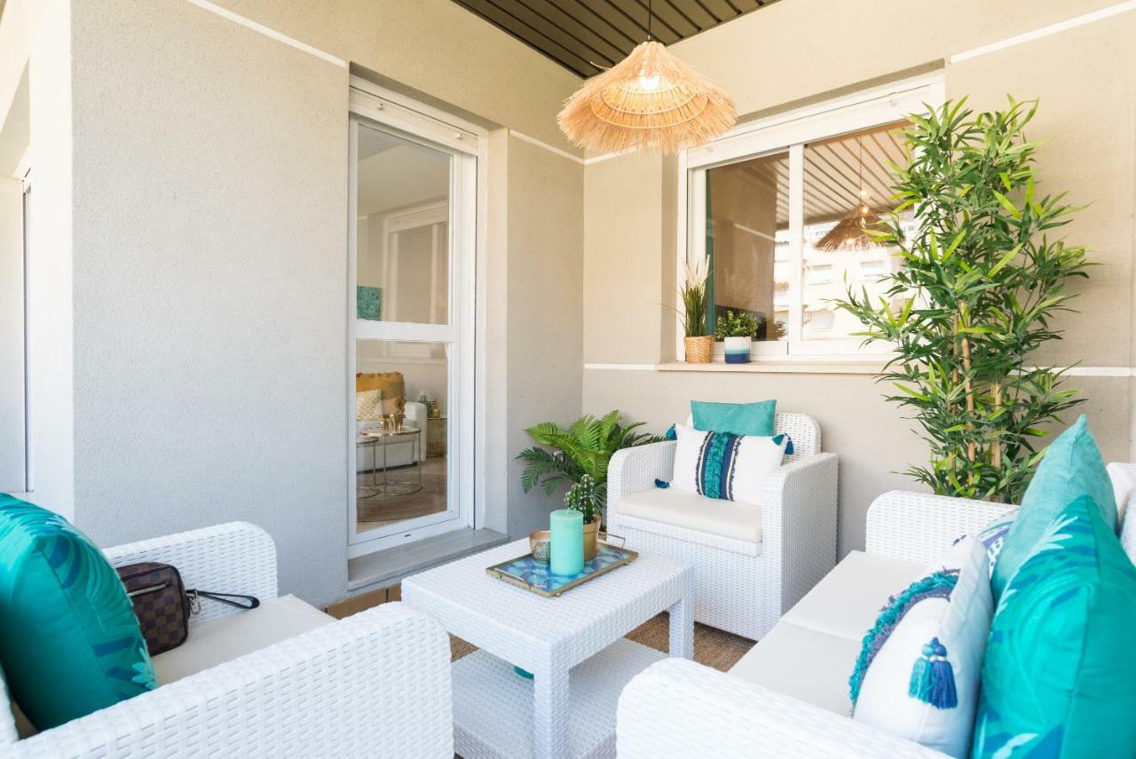 Charming Apartment On The Beach - Pool And Parking مالقة المظهر الخارجي الصورة