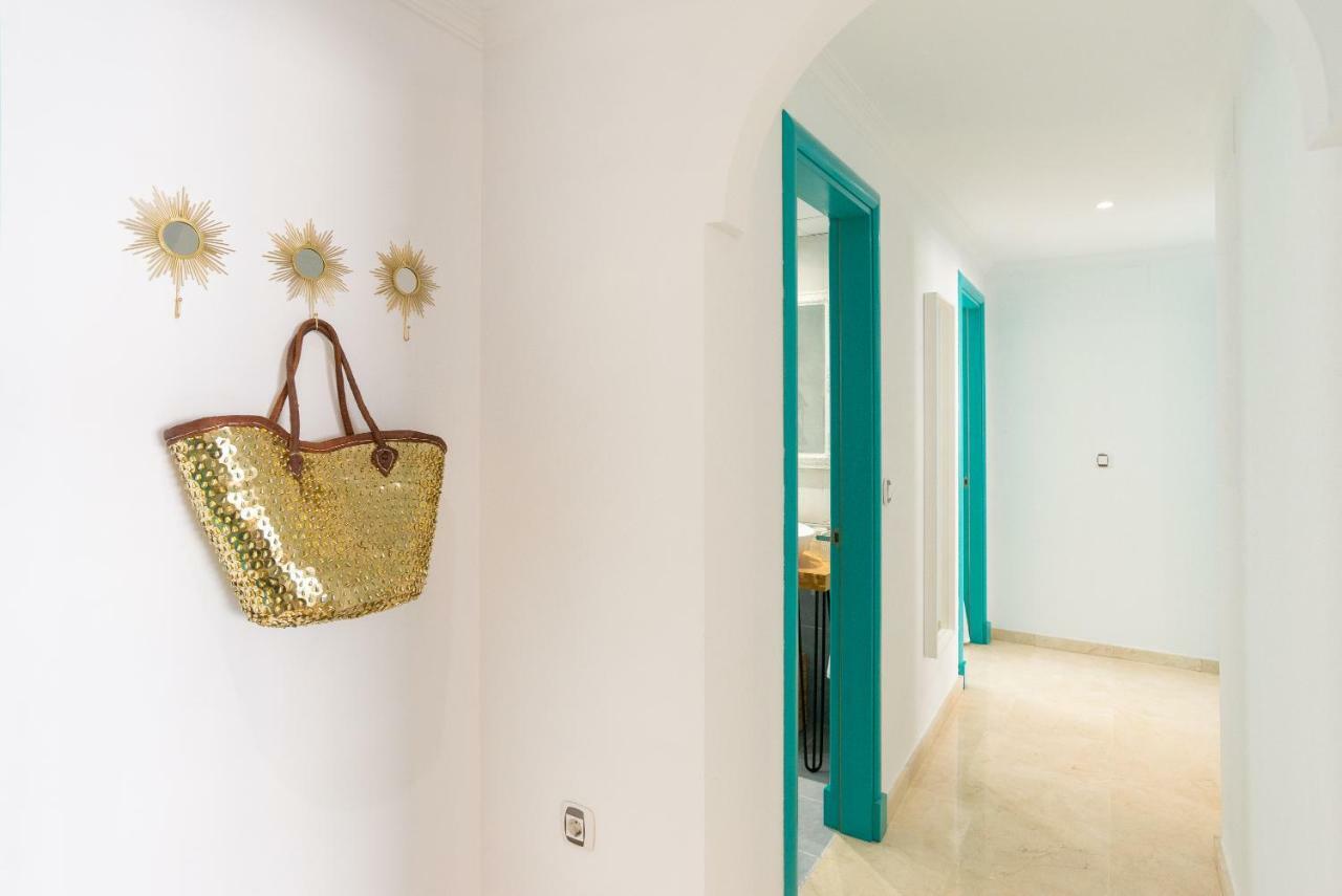 Charming Apartment On The Beach - Pool And Parking مالقة المظهر الخارجي الصورة