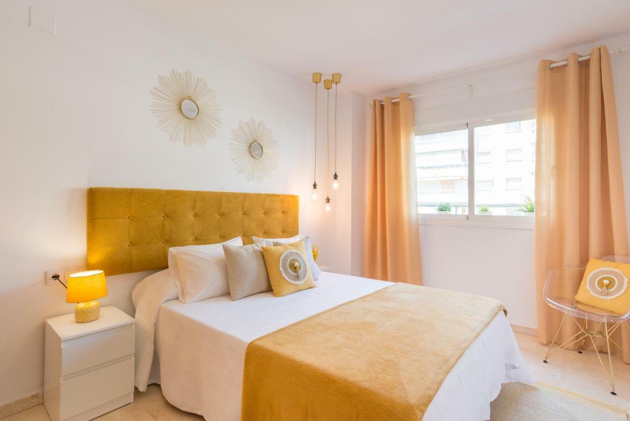 Charming Apartment On The Beach - Pool And Parking مالقة المظهر الخارجي الصورة