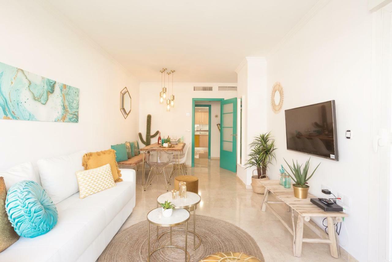 Charming Apartment On The Beach - Pool And Parking مالقة المظهر الخارجي الصورة