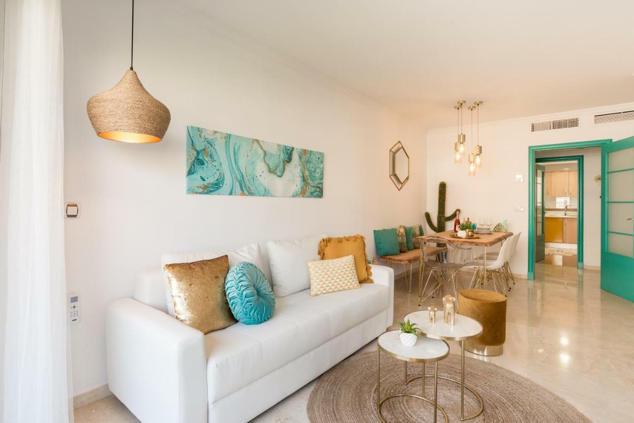 Charming Apartment On The Beach - Pool And Parking مالقة المظهر الخارجي الصورة
