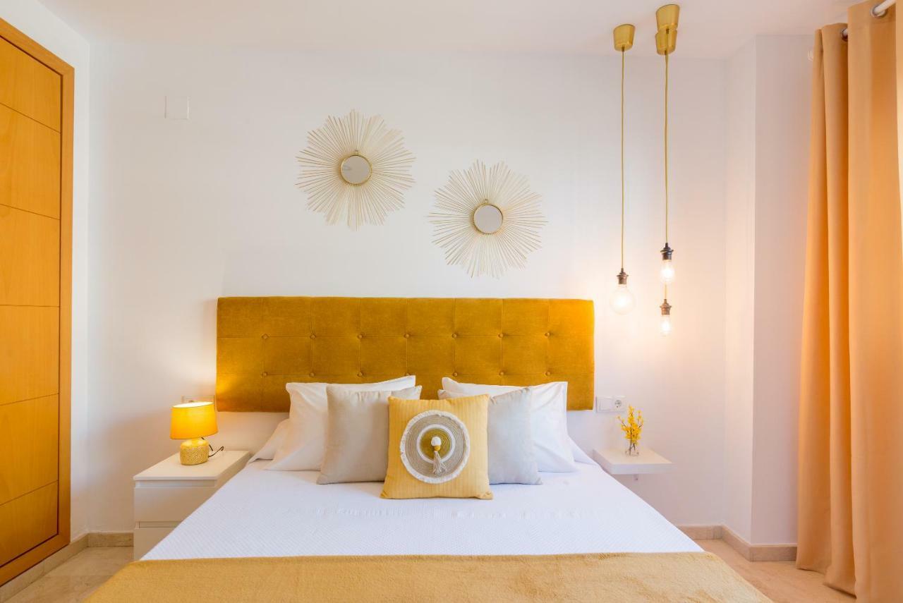 Charming Apartment On The Beach - Pool And Parking مالقة المظهر الخارجي الصورة