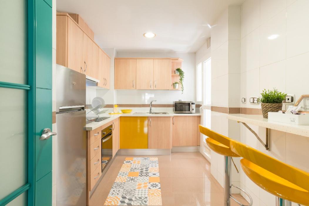 Charming Apartment On The Beach - Pool And Parking مالقة المظهر الخارجي الصورة